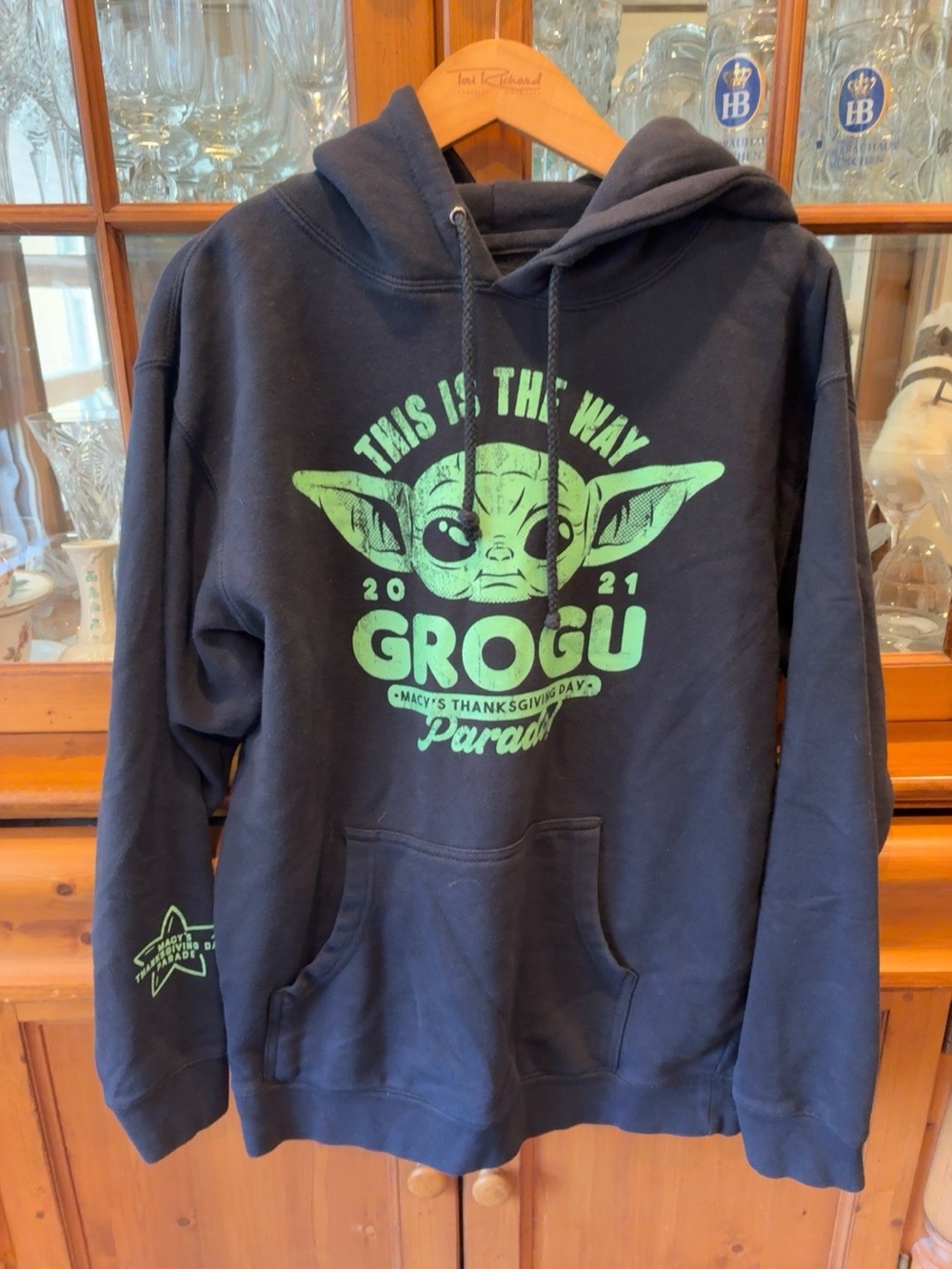 Star Wars Grogu 2021 Macy’s Thanksgiving Day Parade Hoodie The Mandalorian M